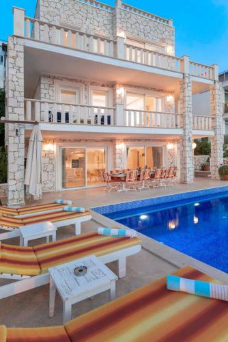 Ketchy Villa , Sleeps 14 , Infinity Pool , Wifi , Sunset