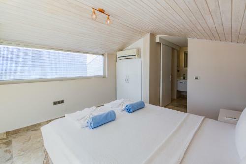 Villa Azure Dream Suite