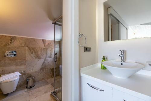 Villa Azure Dream Suite