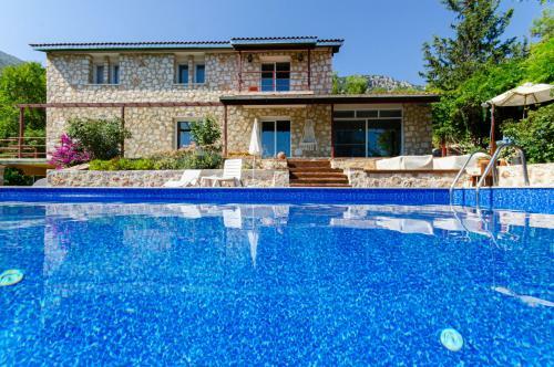 Stone Clad Villa La Maison P