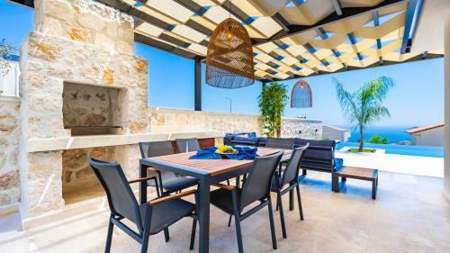 Villa Phi With Heated Indoor Pool