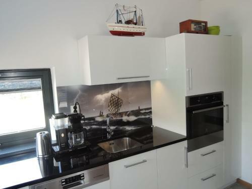 Holiday Home, Insko