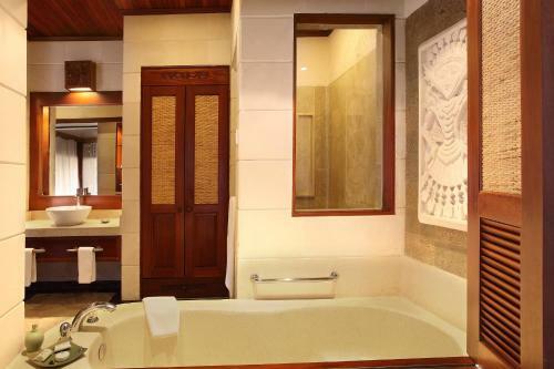 Hotel Bali Tropic Resort & Spa