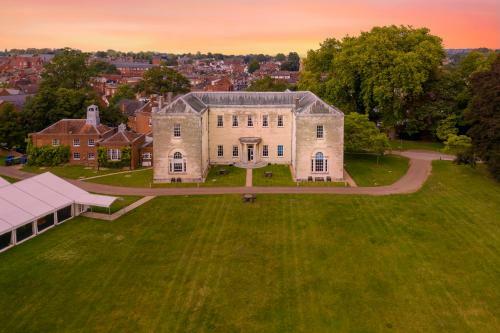 Hotel Hitchin Priory