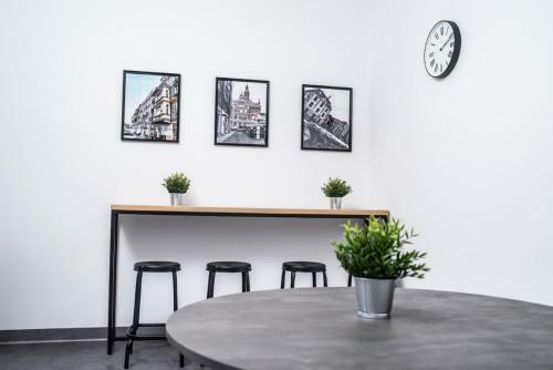 Albergue Chopin Host