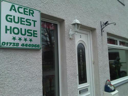 Hostal Acer Guest House