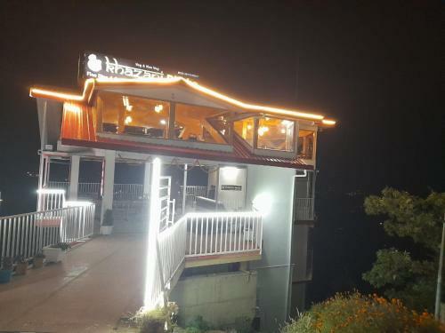 Bed & Breakfast Khazani Stays