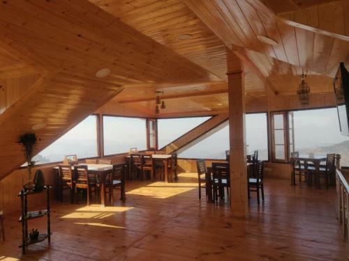 Bed & Breakfast Khazani Stays
