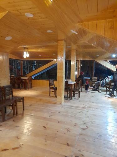 Bed & Breakfast Khazani Stays