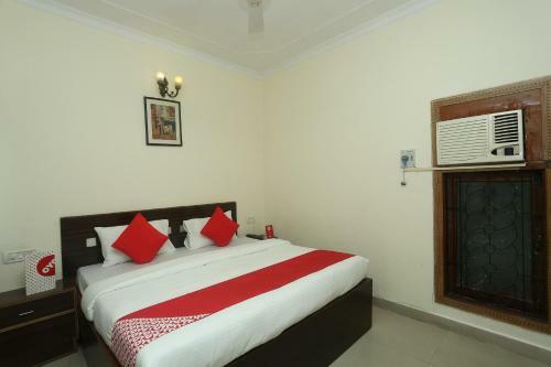 Oyo Preferred 18273 Hotel Basera