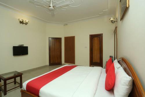 Oyo Preferred 18273 Hotel Basera