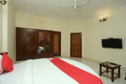 Oyo Preferred 18273 Hotel Basera