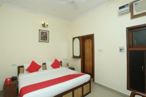 Oyo Preferred 18273 Hotel Basera