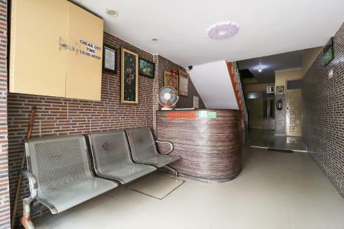 Oyo Flagship 62681 Hotel Deep Residency