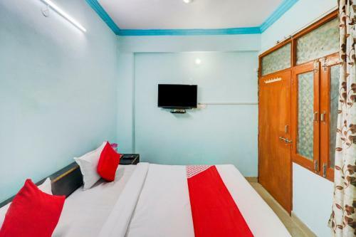 Oyo 84006 Hotel Shiv Kripa