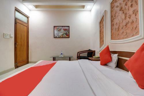 Collection O 40725 Hotel Mandakini Palace