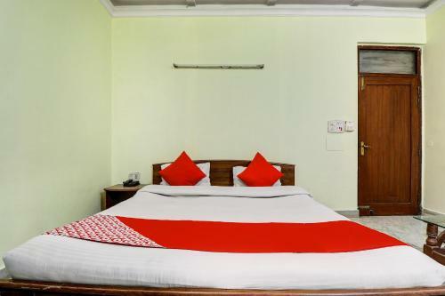 Collection O 40725 Hotel Mandakini Palace