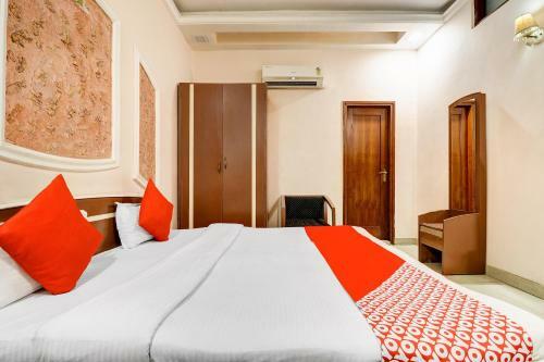 Collection O 40725 Hotel Mandakini Palace