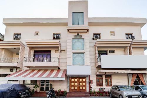 Collection O 40725 Hotel Mandakini Palace