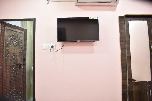 Hotel Oyo 85416 Uttam Galaxy