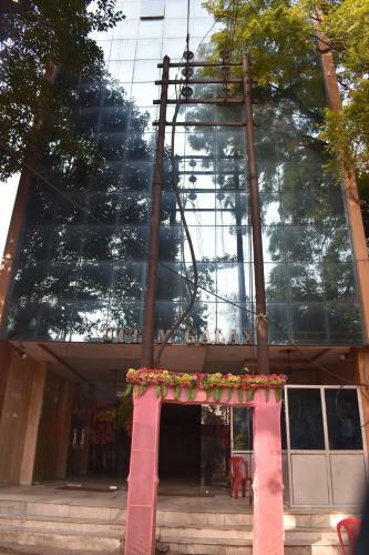 Hotel Oyo 85416 Uttam Galaxy