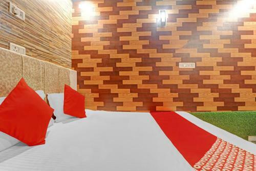 Oyo 87185 Hotel Chandel International