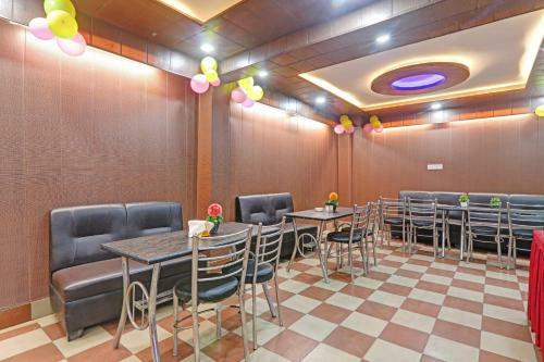 Oyo 87185 Hotel Chandel International