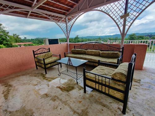 Villa Jenjon Karjat Resort - Casa Rosa