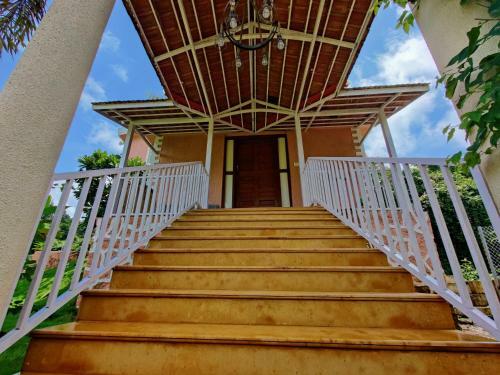 Villa Jenjon Karjat Resort - Casa Rosa