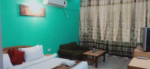 Hotel Aj International