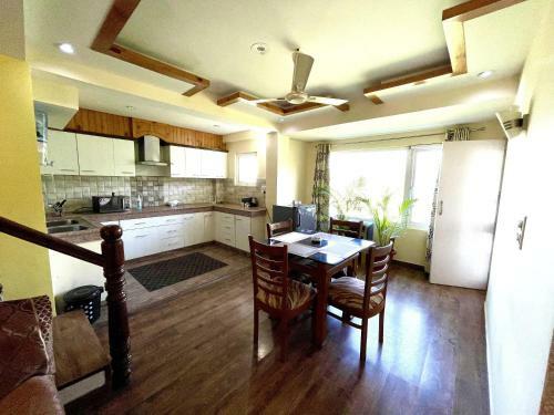 Villa Eko Stay - Corner House