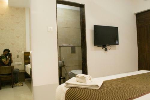 Sri Sri Executive Lodging & Hotel, Kolhapur