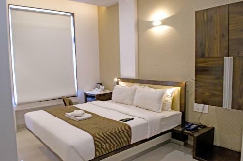 Sri Sri Executive Lodging & Hotel, Kolhapur