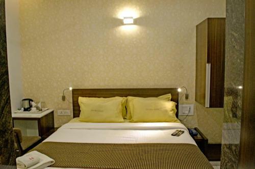 Sri Sri Executive Lodging & Hotel, Kolhapur