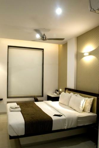 Sri Sri Executive Lodging & Hotel, Kolhapur