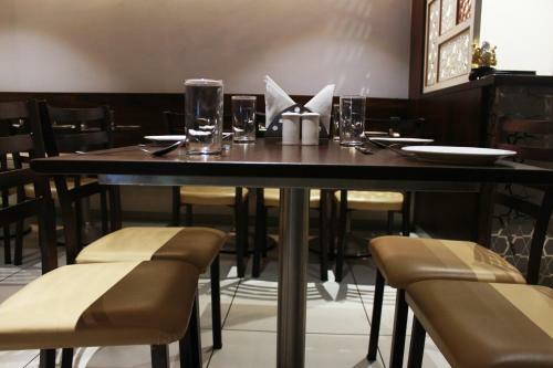 Sri Sri Executive Lodging & Hotel, Kolhapur