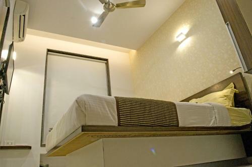 Sri Sri Executive Lodging & Hotel, Kolhapur