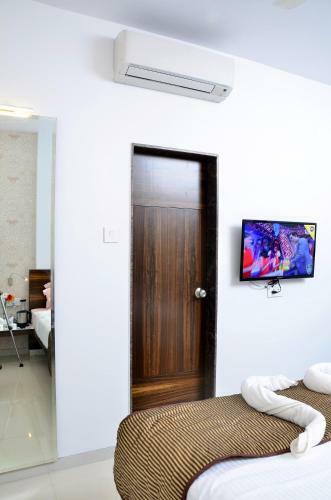 Sri Sri Executive Lodging & Hotel, Kolhapur