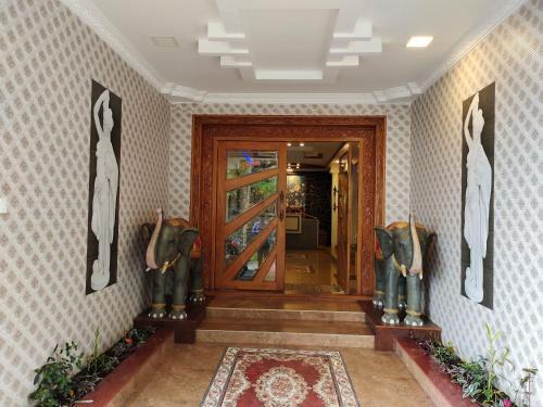 Hotel Sri Akilambiga Residency