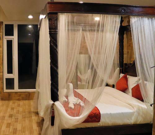 Hyders Park- The Luxury Hotel