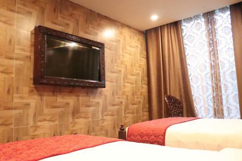 Hyders Park- The Luxury Hotel