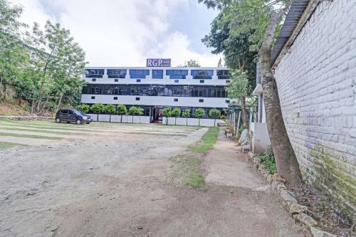 Oyo Flagship 85779 Hotel Rgp