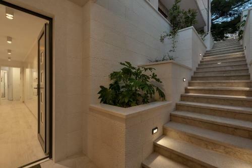 Lulani Pool Apartment