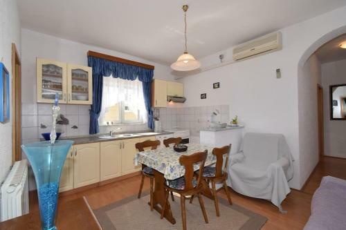 Apartment Uvo 1 With Shared Pool