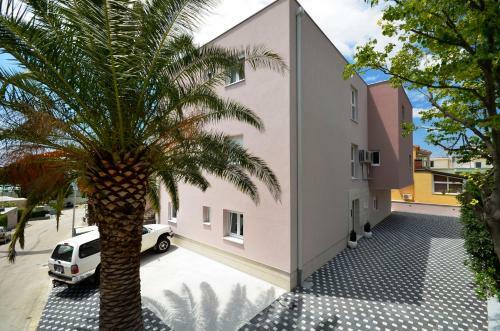 Modern Apartments, Close To The Beach