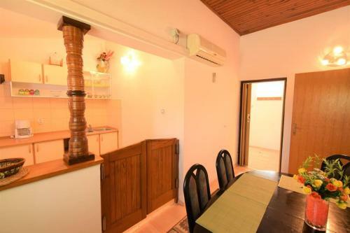 Apartment Ivo With Shared Swimming Pool