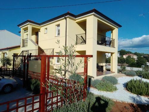 Antonio Solimar Apartments