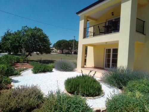 Antonio Solimar Apartments