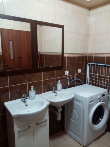 Hostal Apartament I Pokoje Go?cinne Gniezno