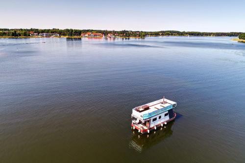 Houseboat Poland - P?ywaj?cy Domek Na Mazurach
